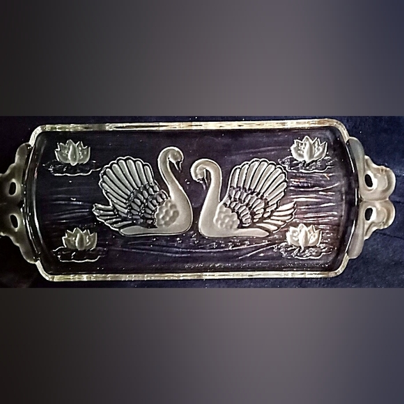Etched Swan Platter - Picture 2 of 3
